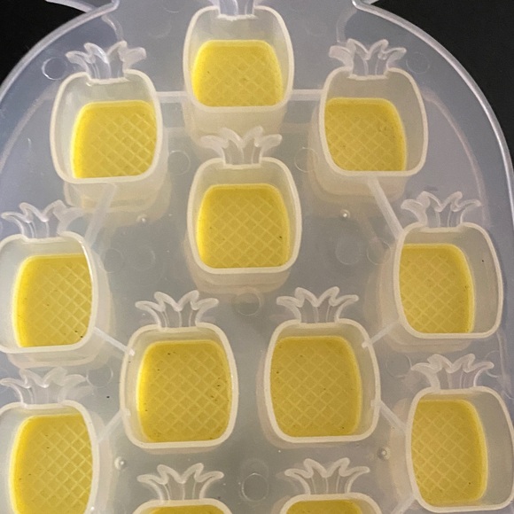 Pineapple Shaped Silicone Ice Cube Trays - Picture 4 of 4